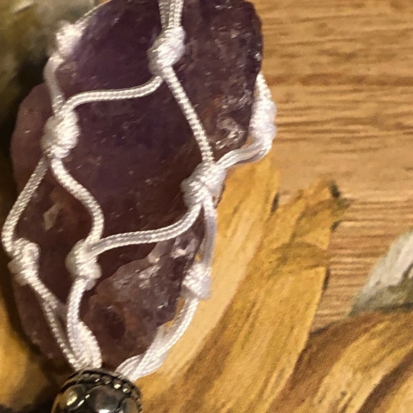 Raw amethyst necklace handmade macrame pouch crystal purple stone small white - Picture 2 of 6